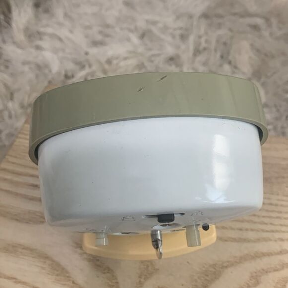 Vintage Westclox Wind-Up Alarm Clocks Bundle Of 2 Bedside 1 Travel Clock - Picture 15 of 16